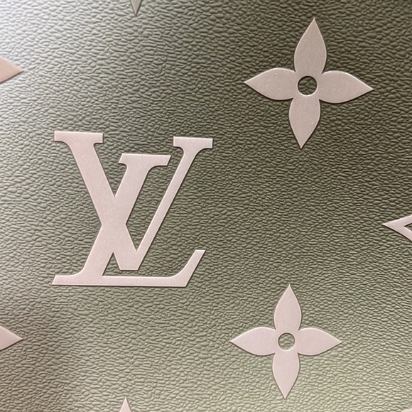Louis Vuitton - Picture 7 of 7